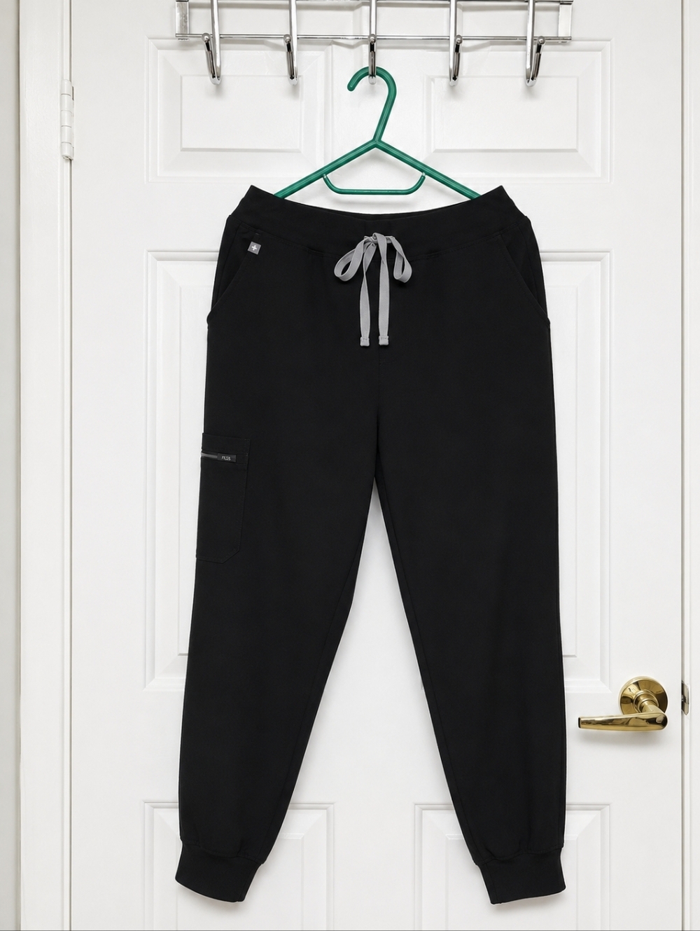 Figs Zamora jogger scrub pants With gray drawstring.  Size M PETITE NOT REGULAR